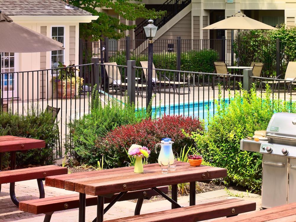 Sonesta Simply Suites Memphis East Poplar Pike Экстерьер фото
